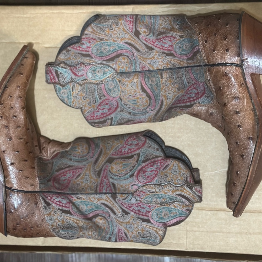 Justin Boots Brown Heeled Boots with Classic Cowboy Silhouette